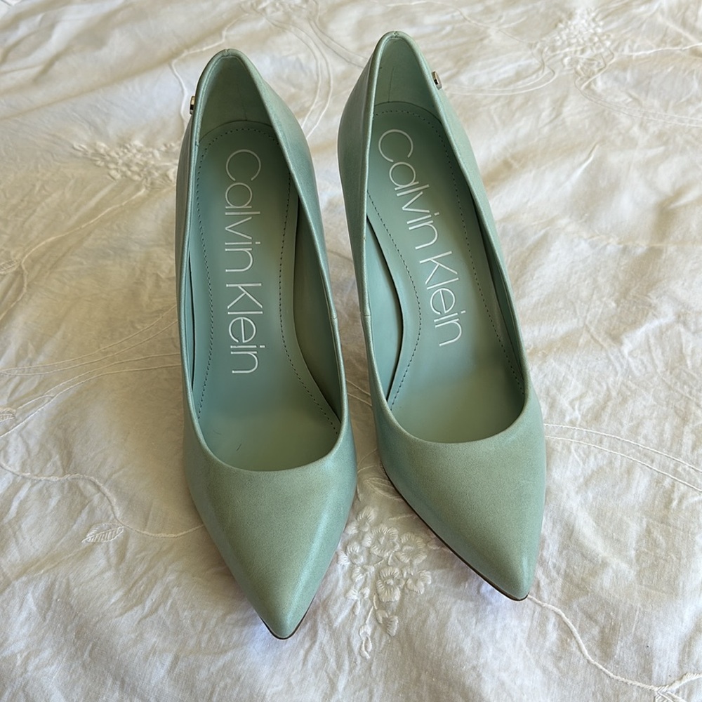 Calivin Klein Mint Green high heel shoes size 10 heels